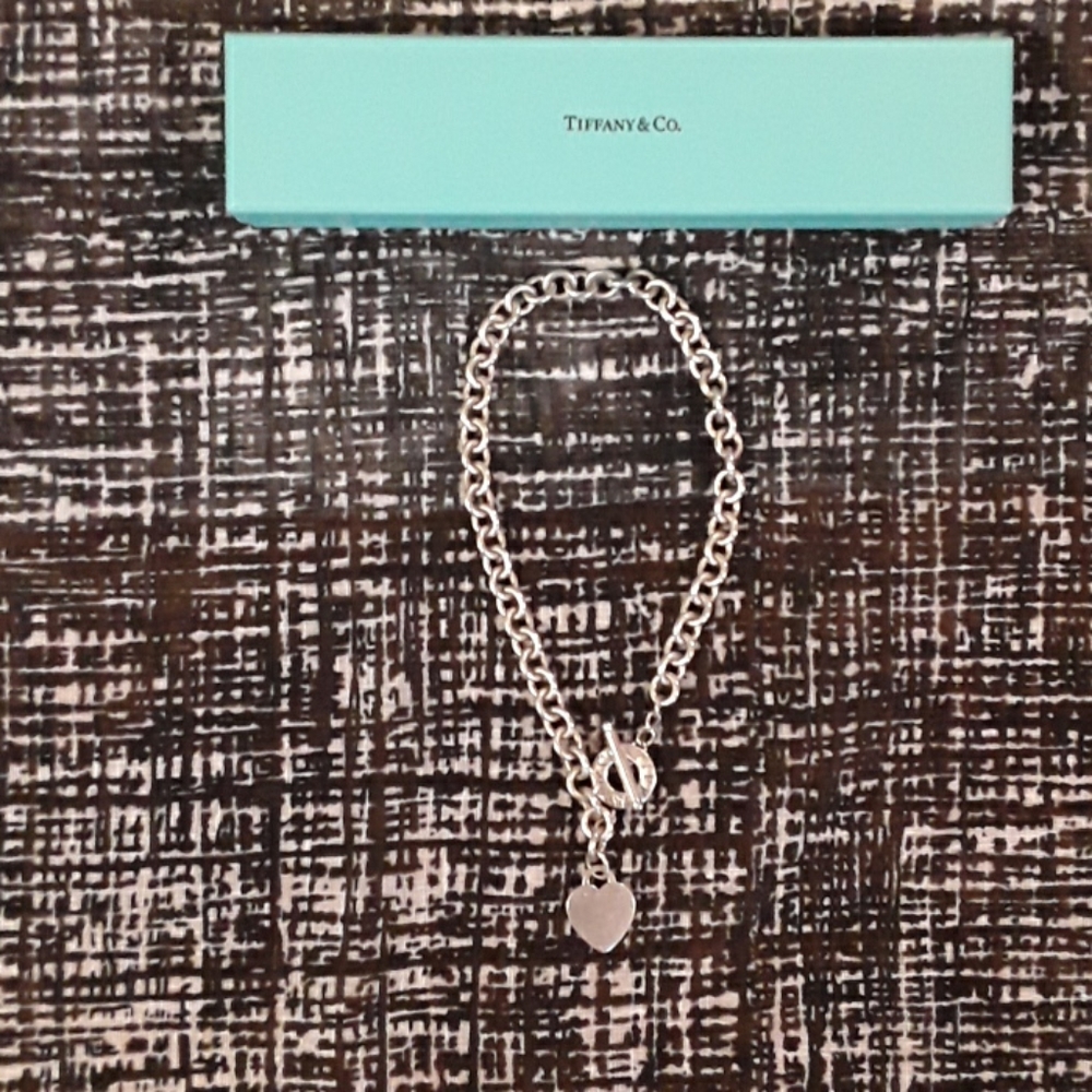 Tiffany's and co toggle necklace
